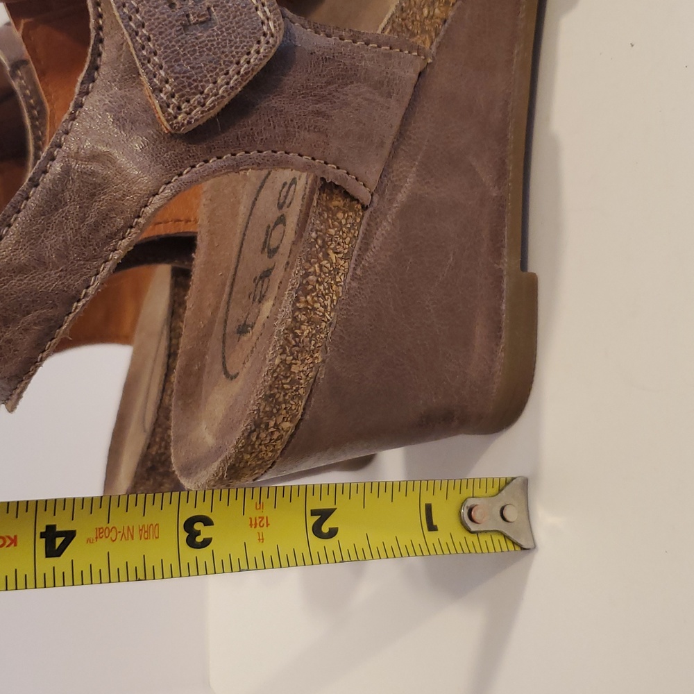 Taos Women's Tradition Wedge Sandal In Dark Taupe Leather Size 7-7.5 - Picture 8 of 10